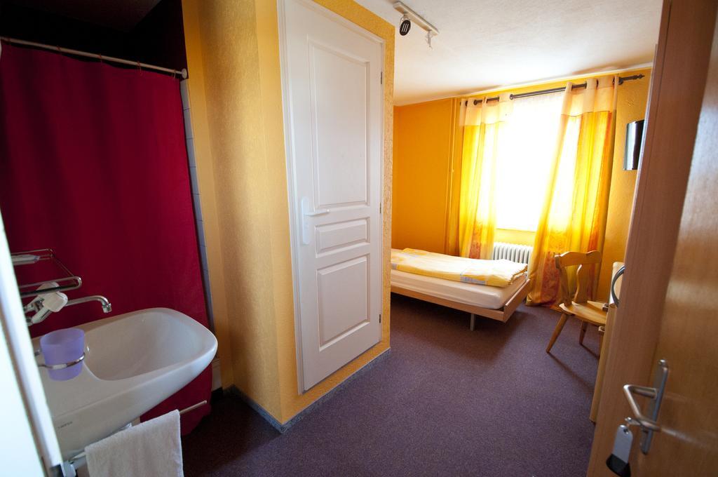Hotel Bellavista "Bellevue" Saignelégier Exteriör bild